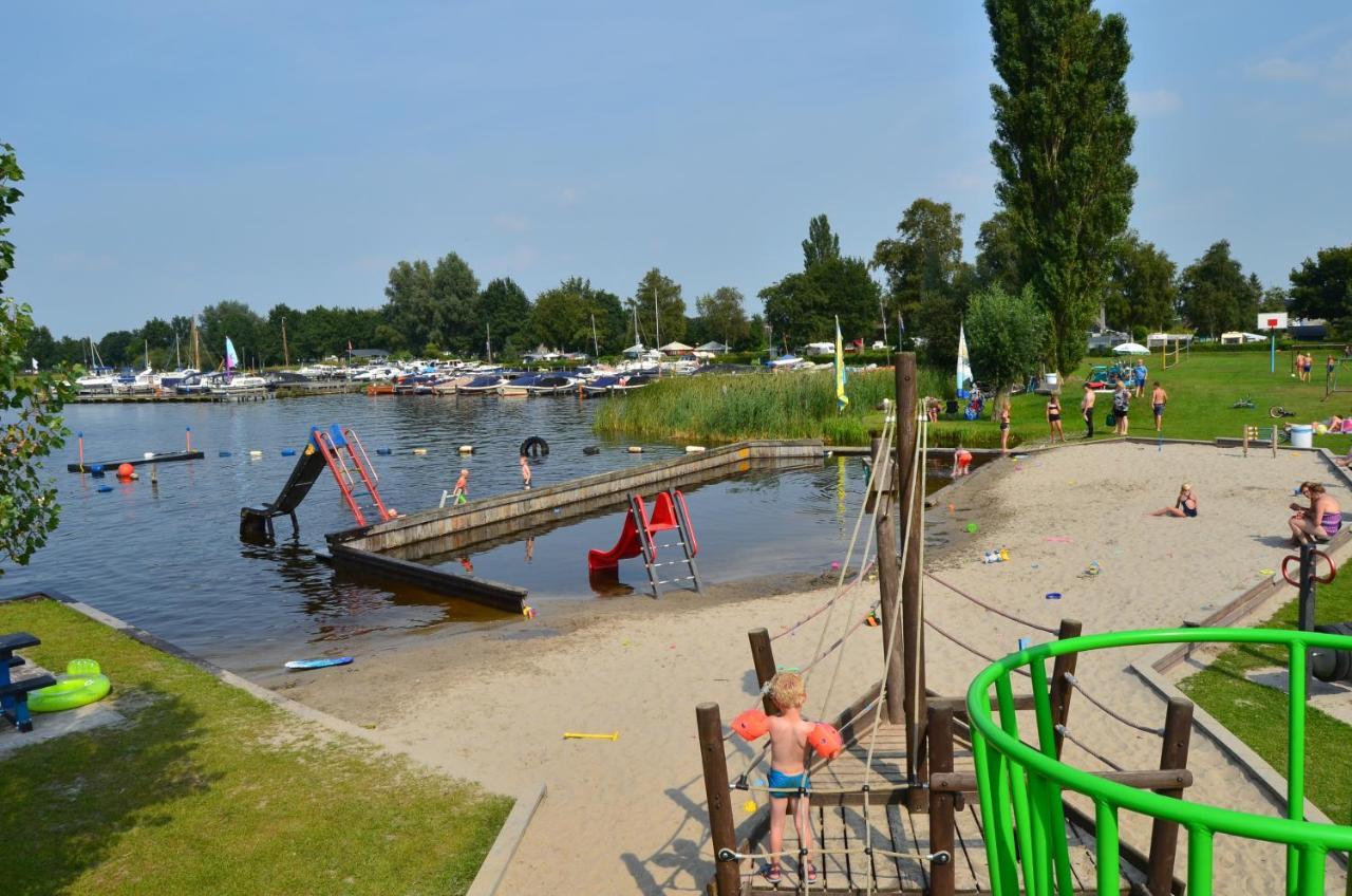 Camping Kleine Belterwijde, Wiede Lodge Met Uitzicht Over Het Water Exterior photo