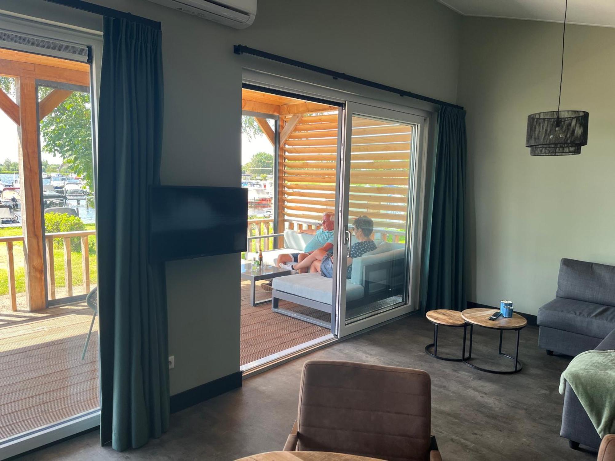 Camping Kleine Belterwijde, Wiede Lodge Met Uitzicht Over Het Water Exterior photo